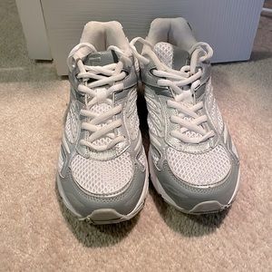 Woman’s Fila running shoes